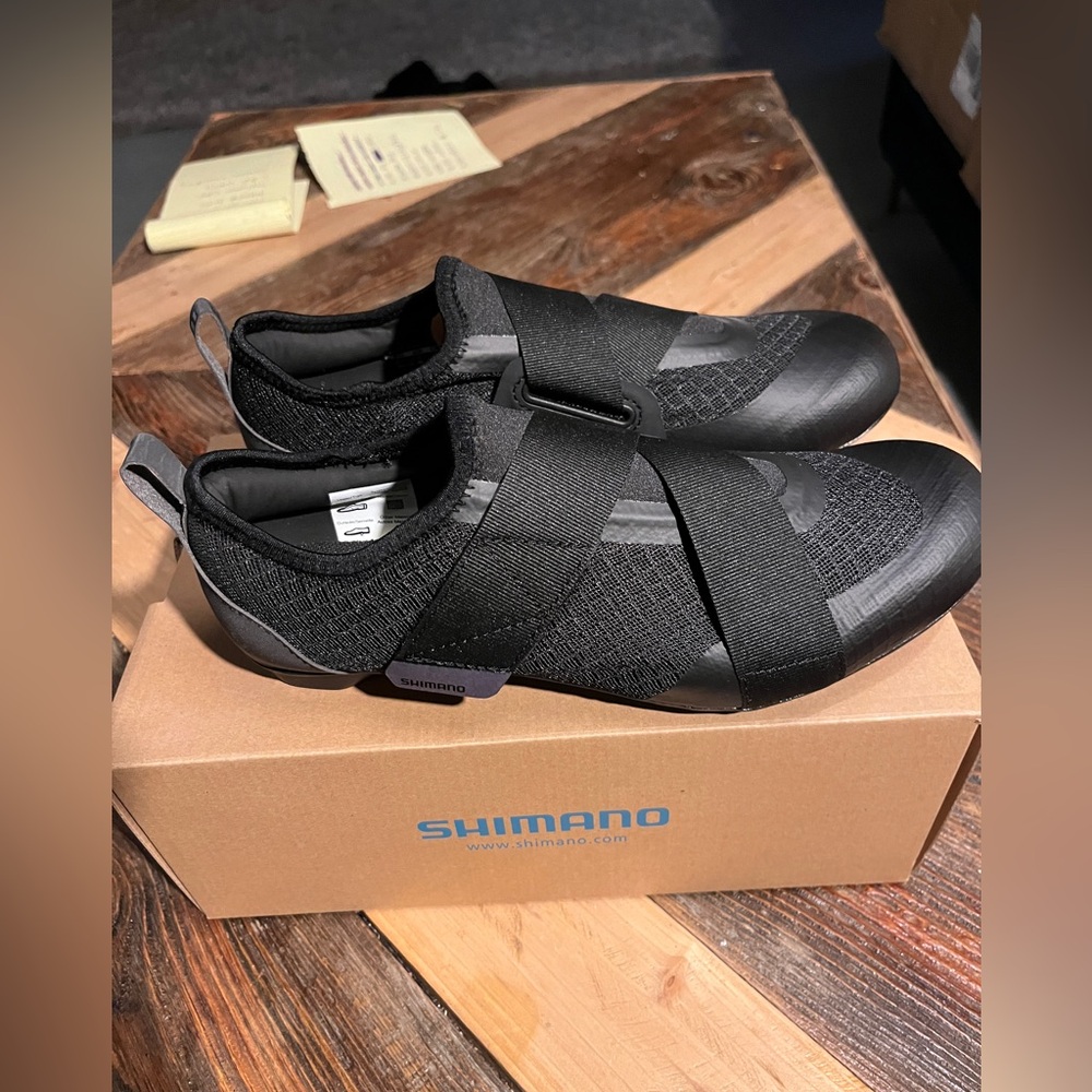 NEW IN BOX! SHIMANO IC200 INDOOR CYCLING SHOES SH-IC200 MULTIPLE SIZES AVAILABLE